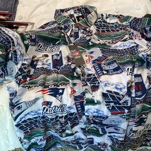 Men’s button up Patriots shirt